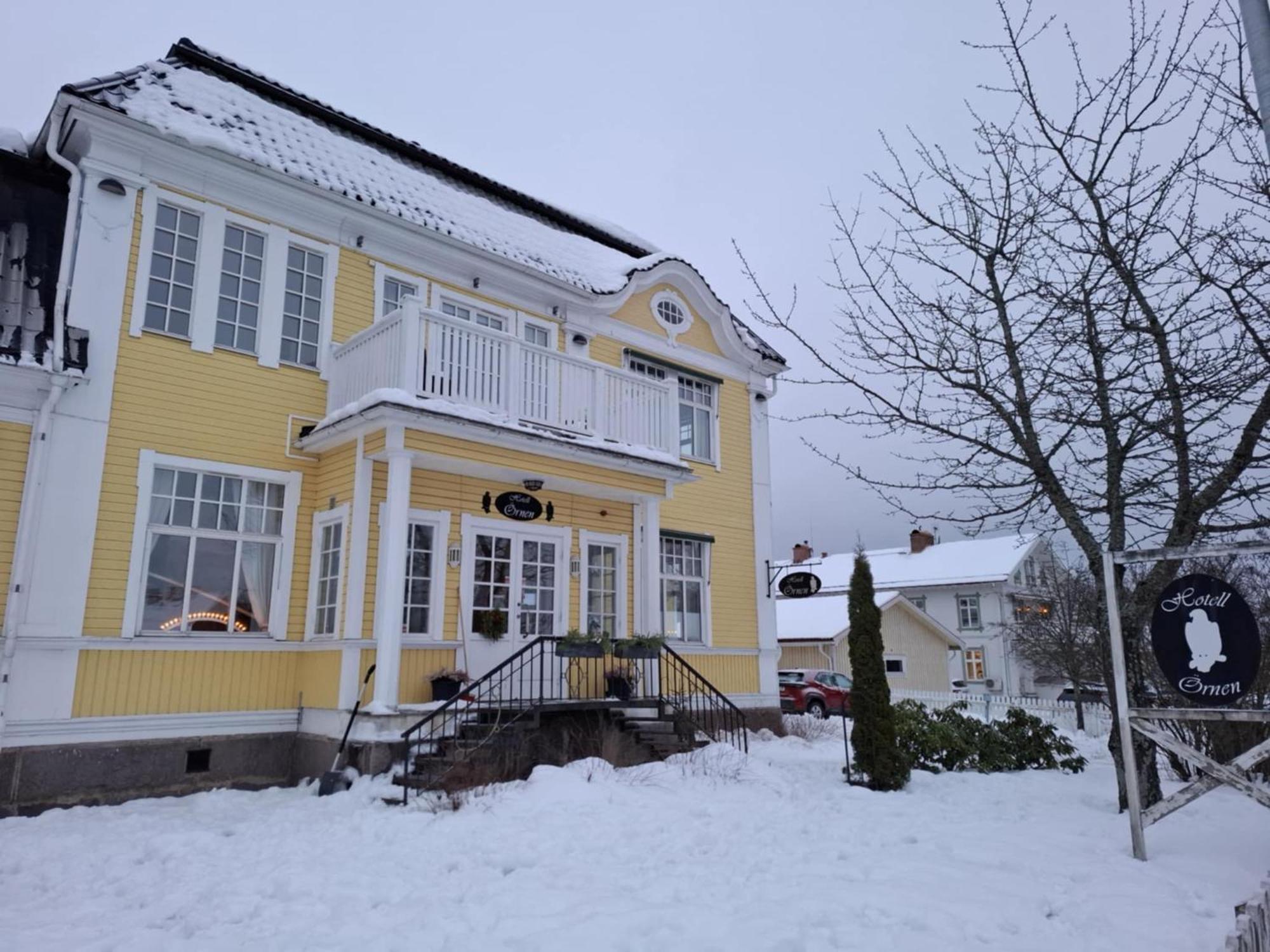 Hotell Oernen Турсбю Экстерьер фото