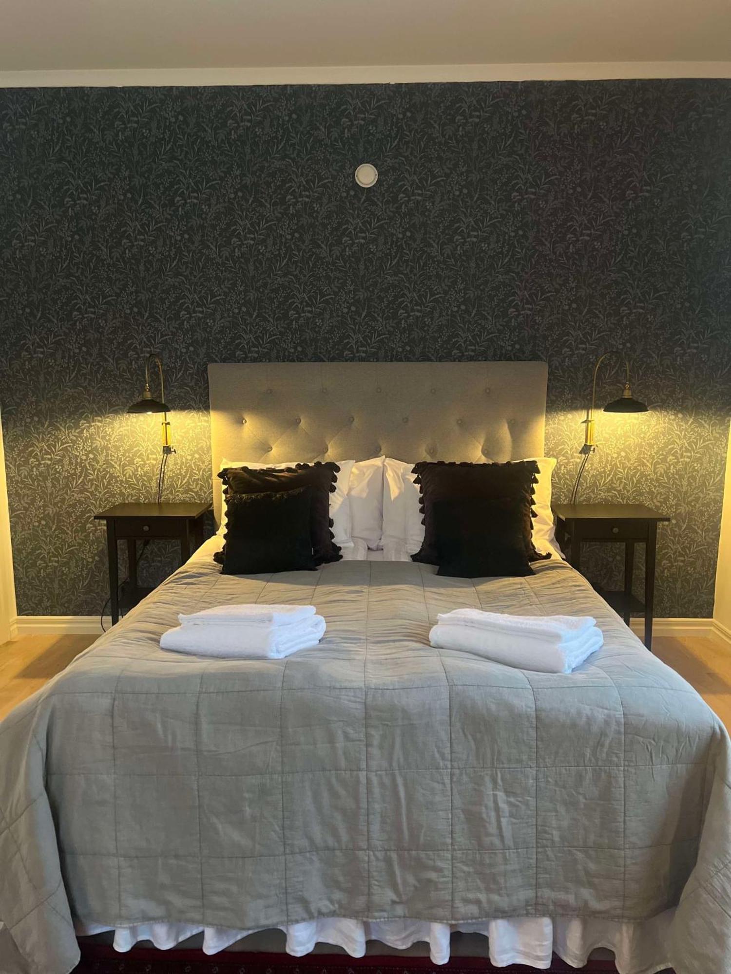 Hotell Oernen Турсбю Экстерьер фото