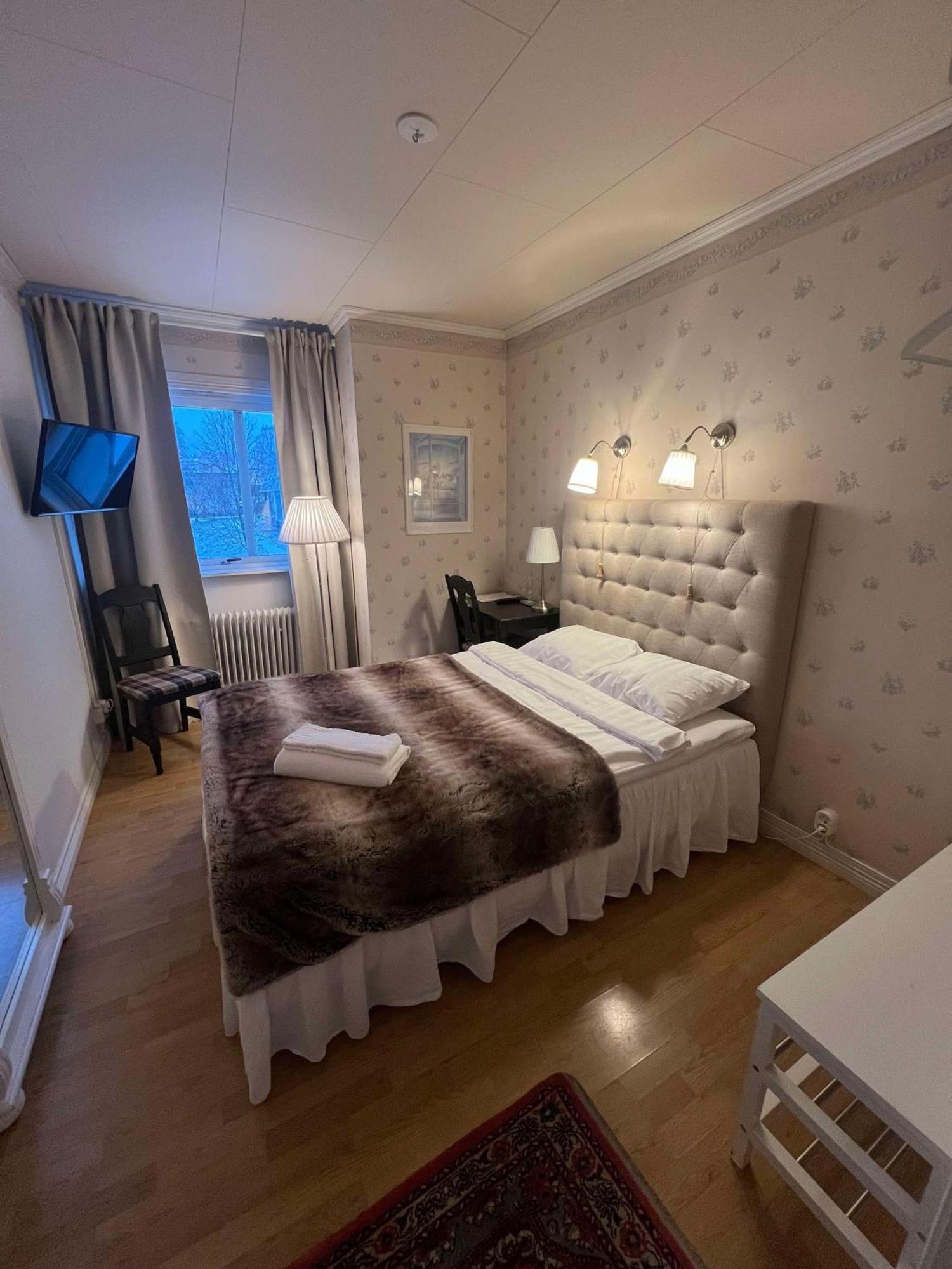Hotell Oernen Турсбю Экстерьер фото